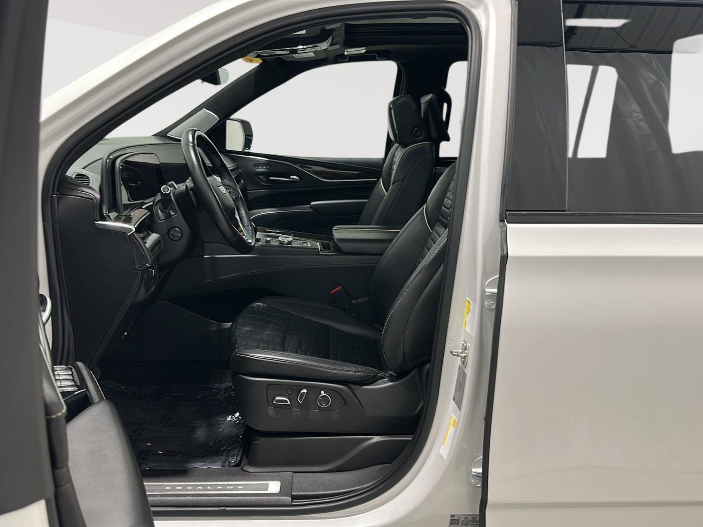 Used 2023 Cadillac Escalade ESV Sport Platinum AWD/4WD image 19
