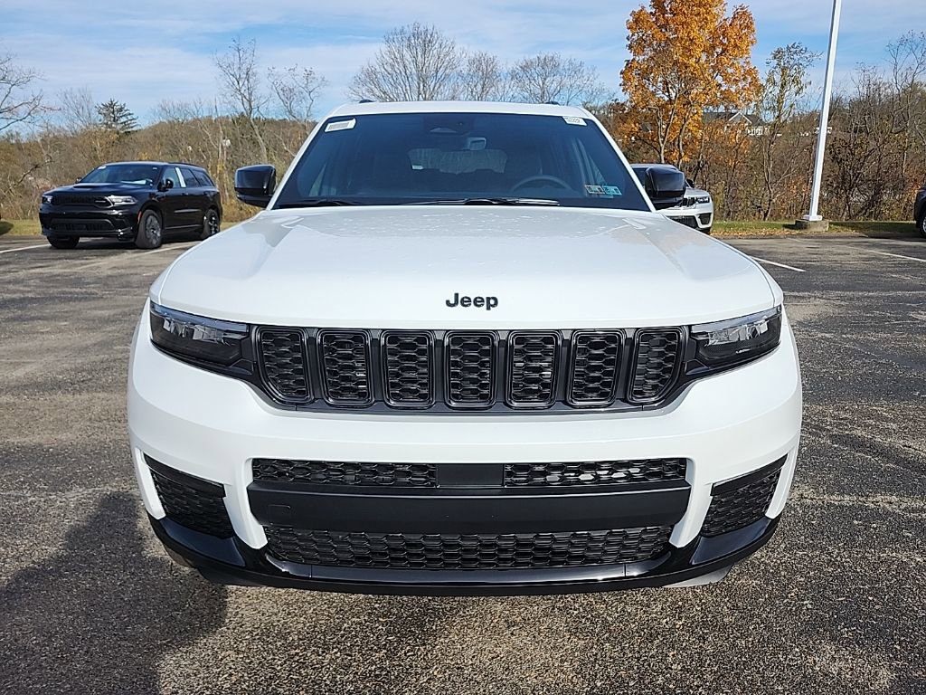 New 2025 Jeep Grand Cherokee L Limited w/ Black Appearance Package image 8