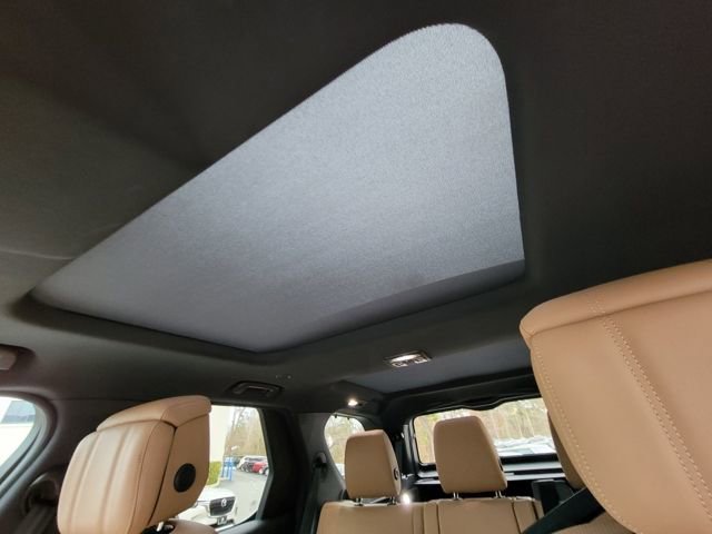 Used 2025 Land Rover Discovery Dynamic SE image 39
