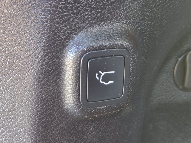 Used 2019 Jeep Cherokee Limited FWD image 16