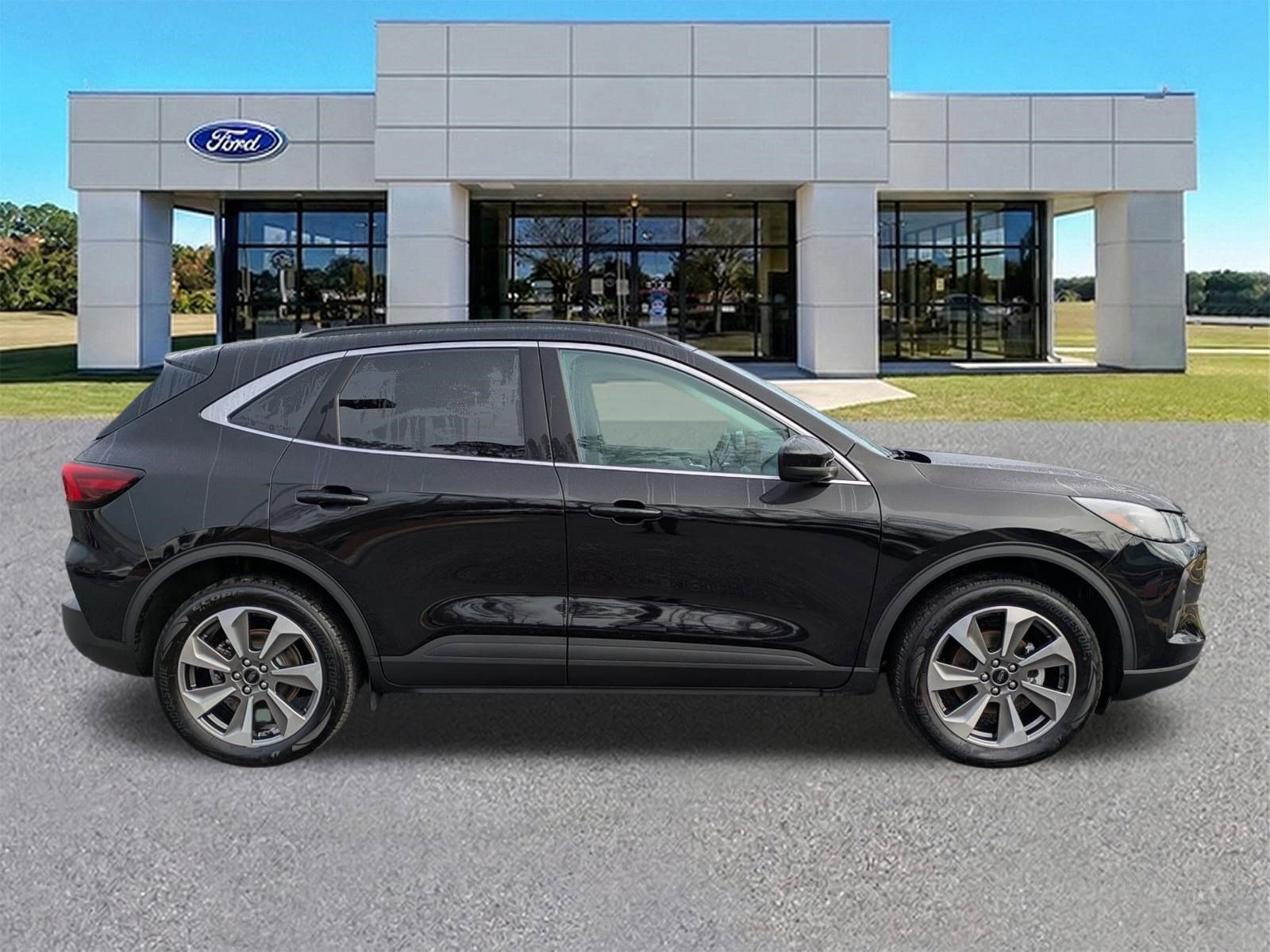 Certified 2025 Ford Escape Platinum AWD/4WD image 3