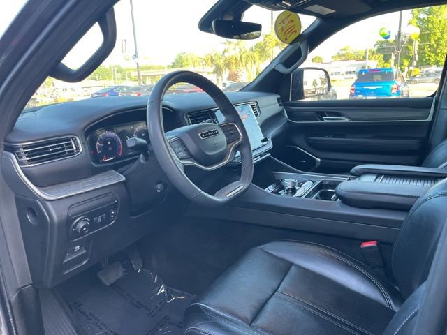 Used 2024 Jeep Wagoneer L Series II w/ Flexible Seating Group AWD/4WD image 6