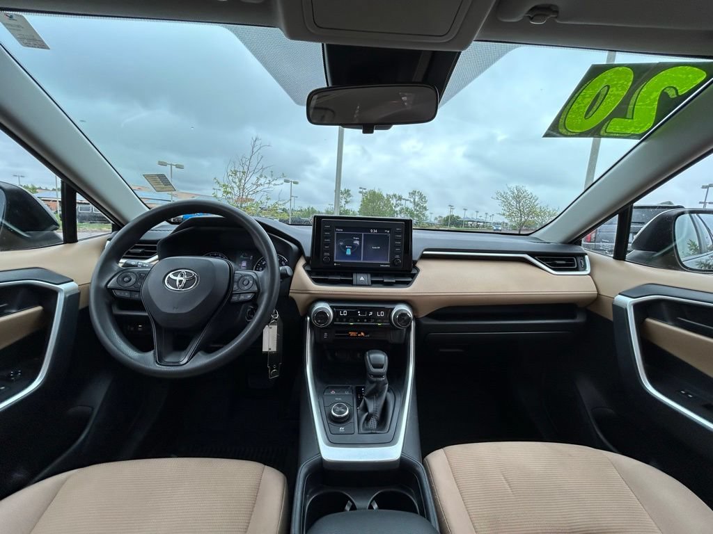 Used 2020 Toyota RAV4 LE w/ Carpet Mat Package AWD/4WD image 9