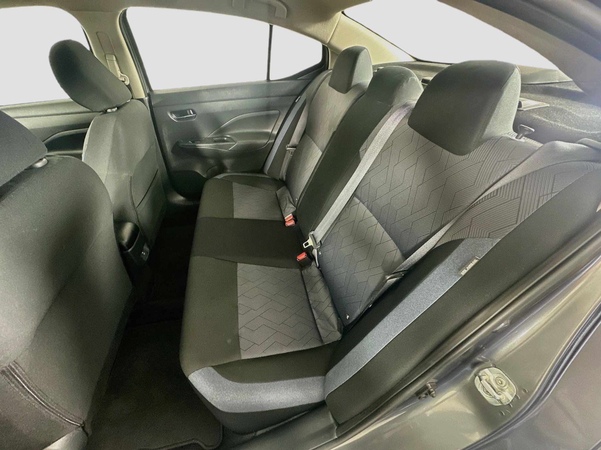 Used 2025 Nissan Versa SV FWD image 27
