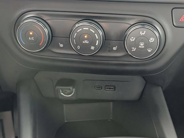 Used 2025 Chevrolet Trax RS FWD image 20