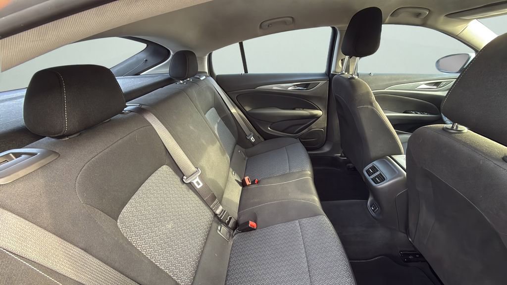Used 2018 Buick Regal Preferred image 14