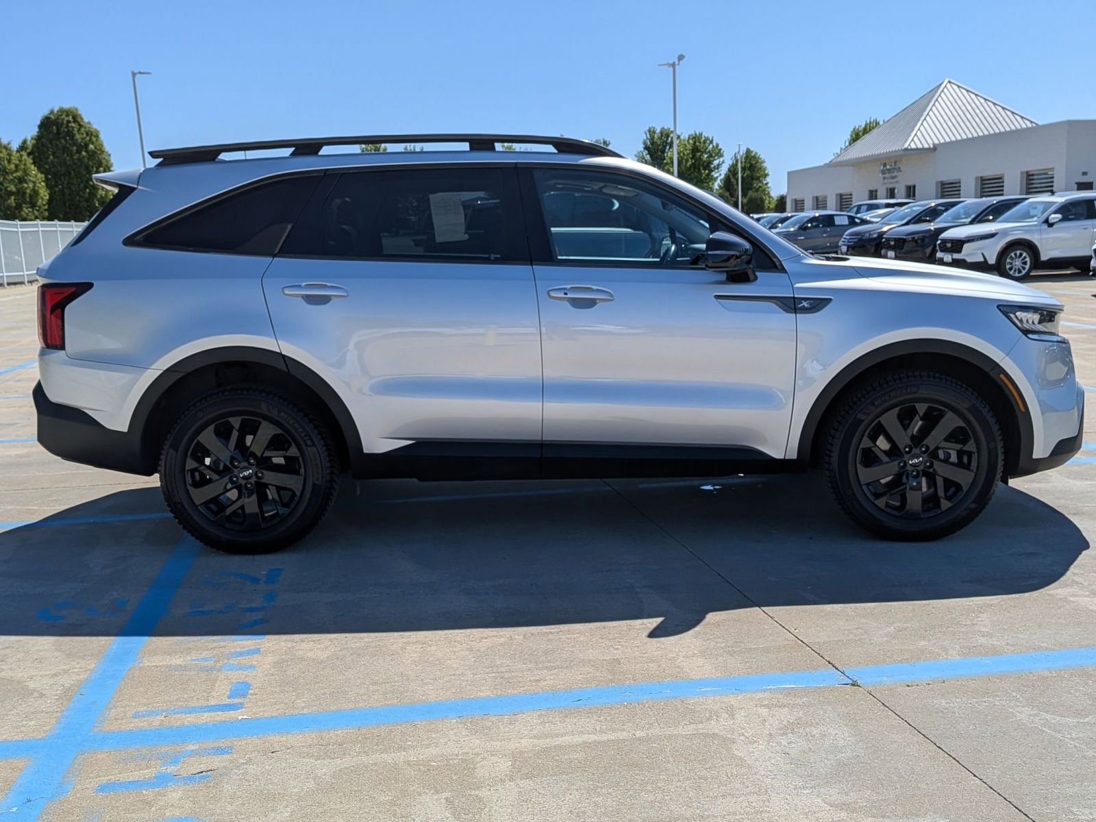 Used 2022 Kia Sorento S w/ Panoramic Sunroof Package AWD/4WD image 5
