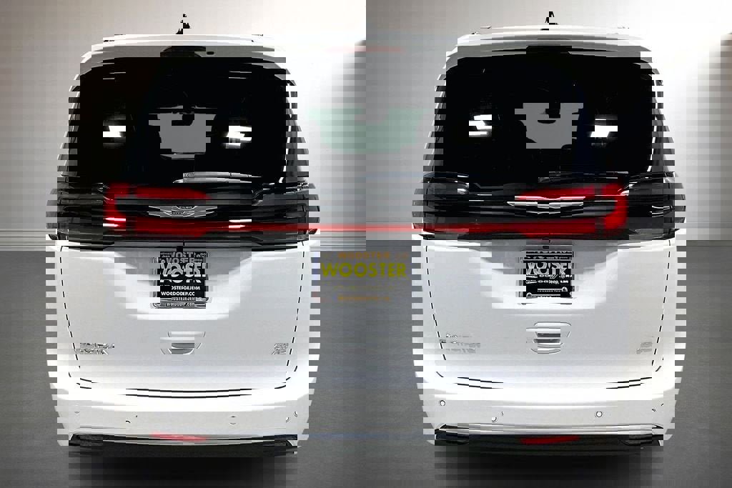 New 2026 Chrysler Pacifica Pinnacle image 4