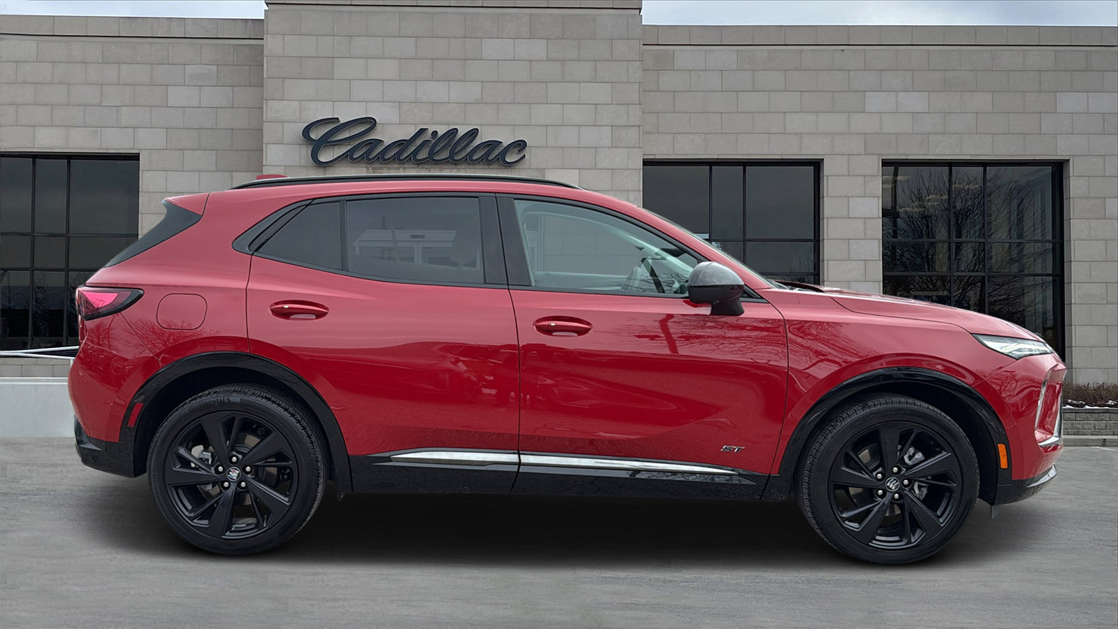 Used 2025 Buick Envision Sport Touring image 2