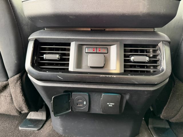 Used 2022 Ford F150 Lightning Platinum image 16