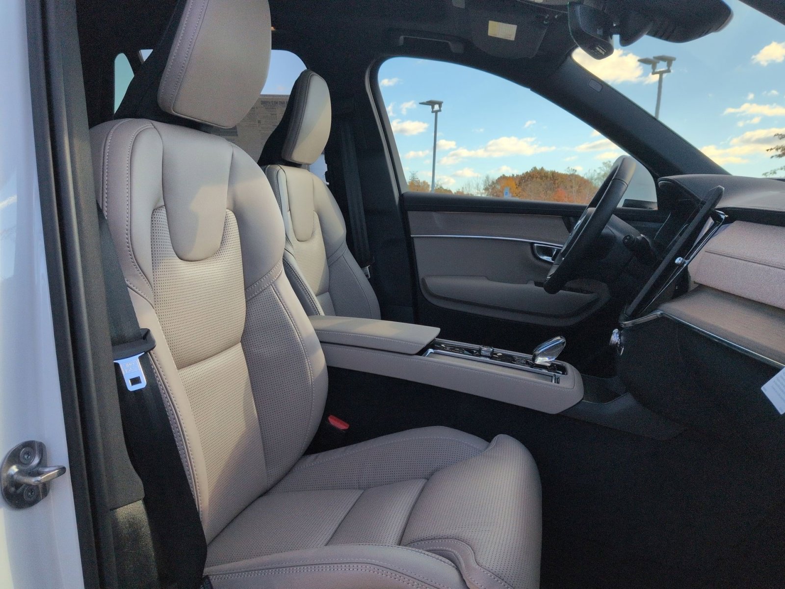 New 2026 Volvo XC90 B6 Ultra image 28