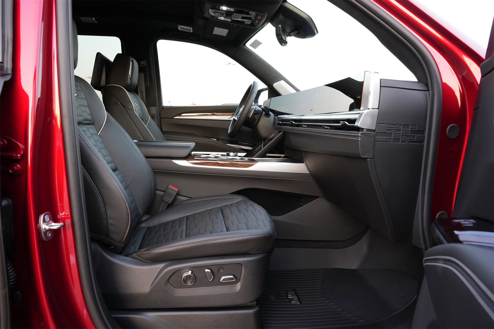 New 2025 Cadillac Escalade Sport Platinum w/ LPO, ONYX Package image 25