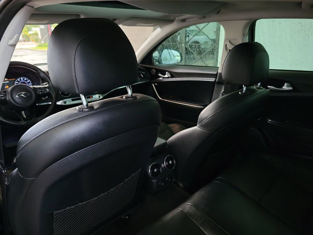 Used 2018 Kia Stinger Premium RWD image 13