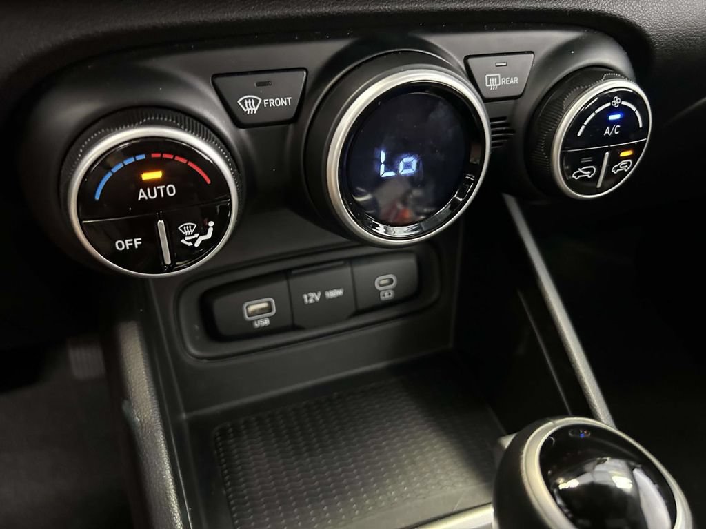 Used 2025 Hyundai Venue SEL FWD image 25