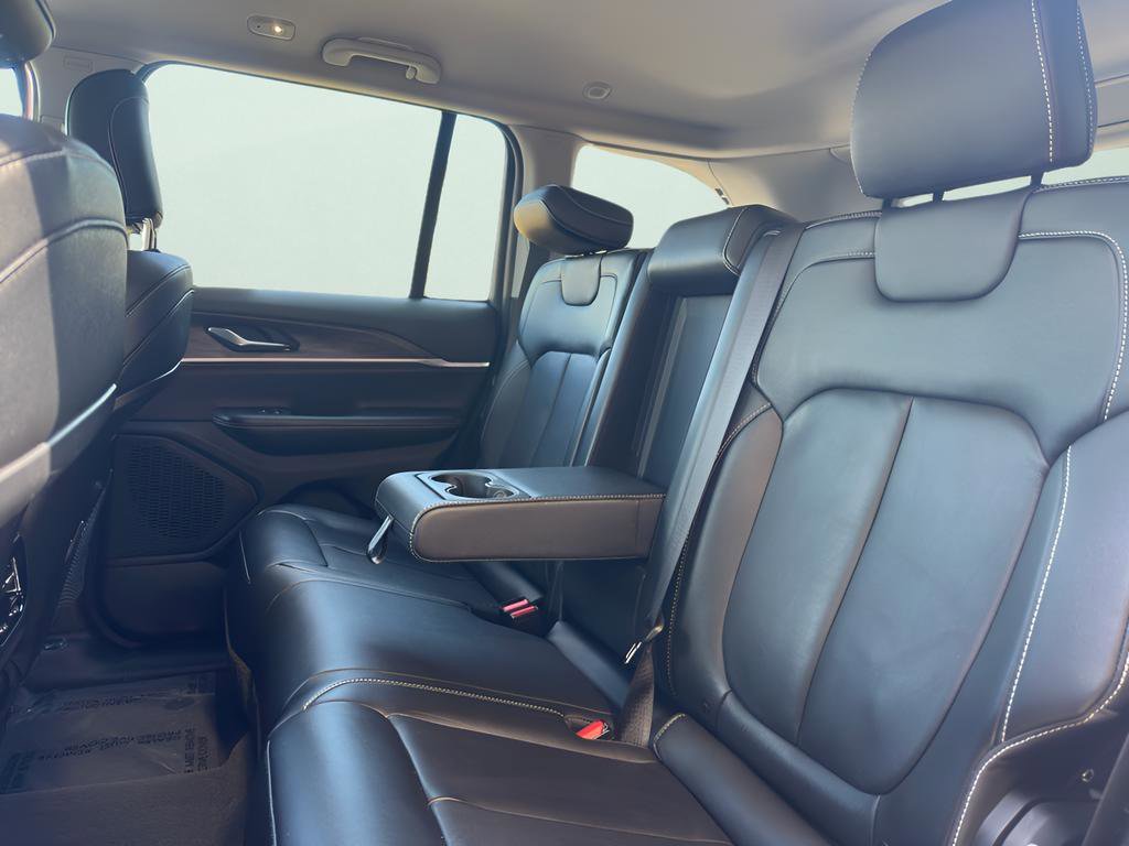Used 2023 Jeep Grand Cherokee Limited w/ Black Appearance Package image 49
