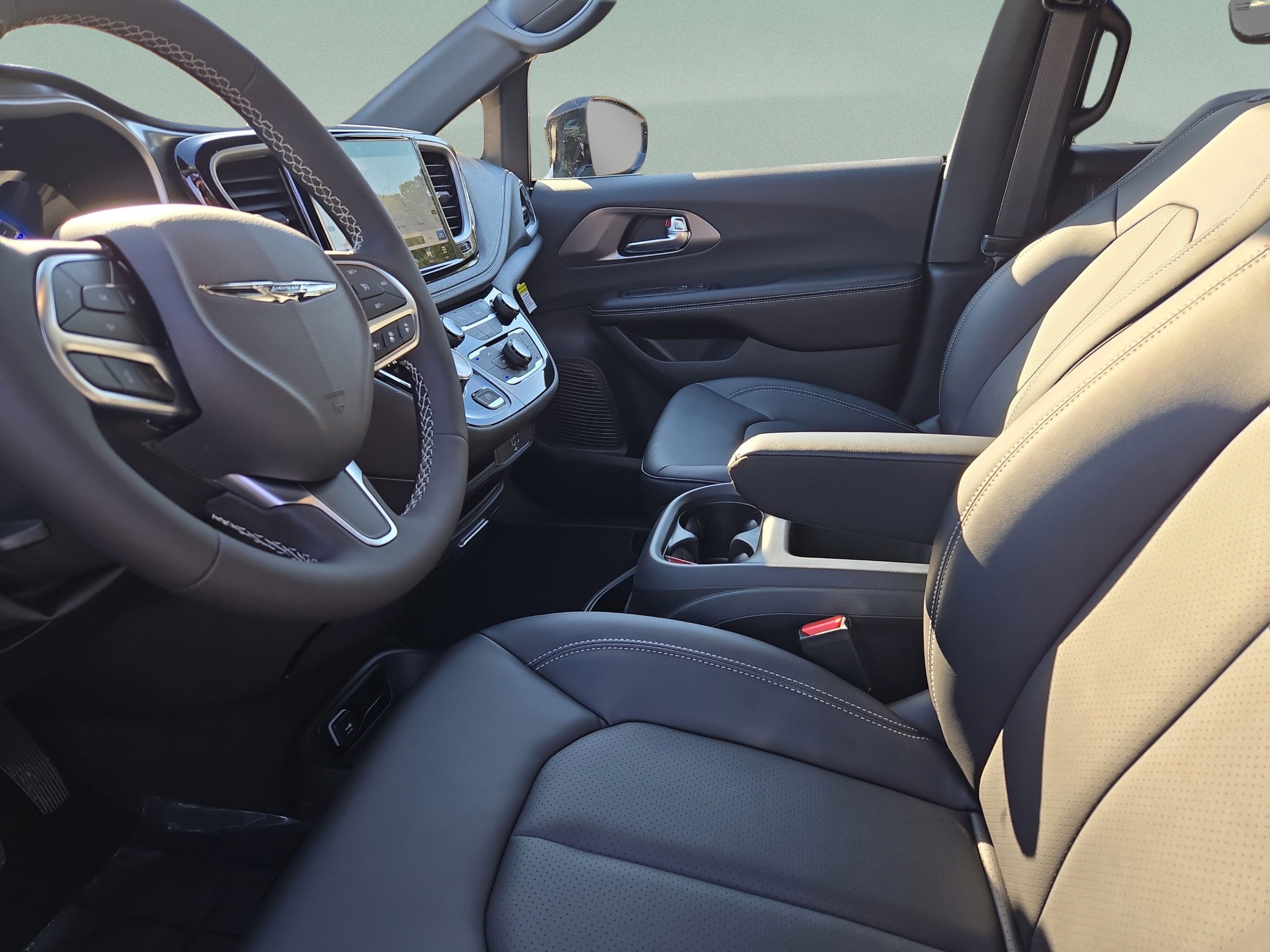 New 2026 Chrysler Pacifica Select FWD image 16