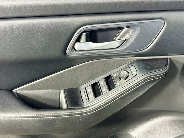 Used 2024 Nissan Rogue SV AWD/4WD image 15