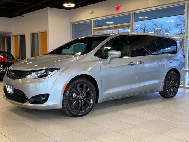 Used 2019 Chrysler Pacifica Touring Plus w/ S Appearance Package FWD image 4