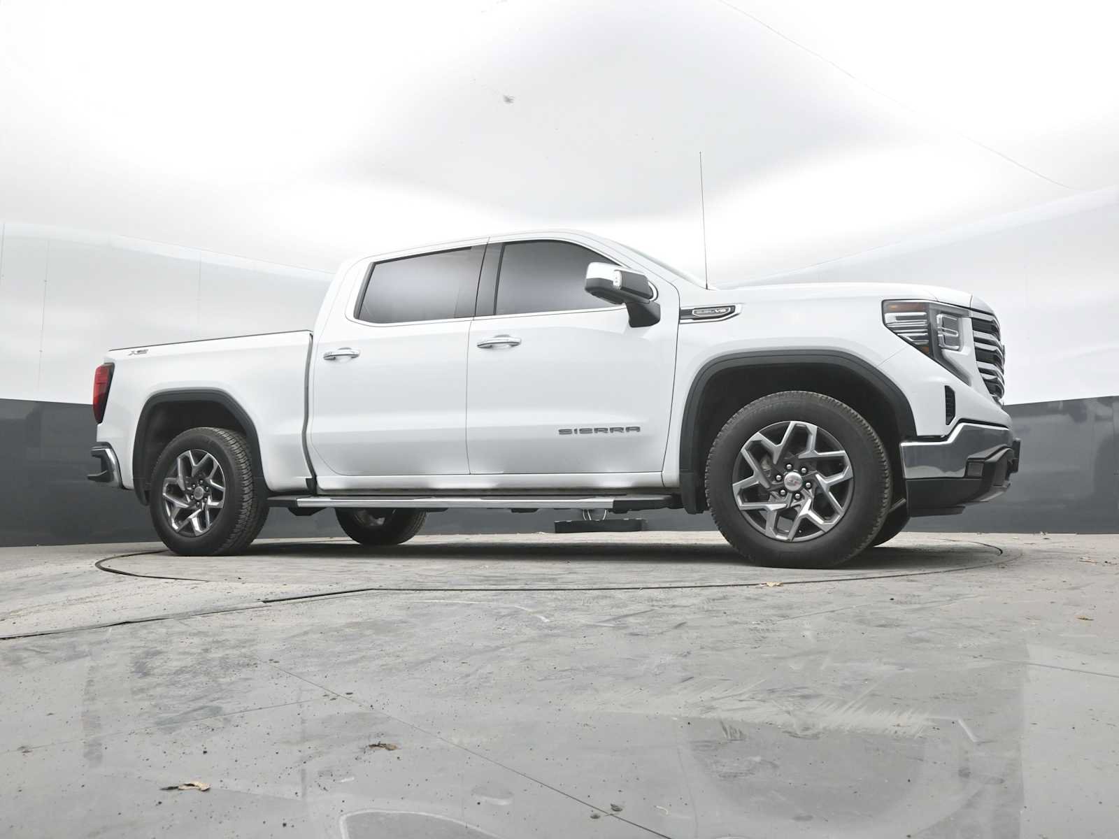 Used 2023 GMC Sierra 1500 SLT w/ SLT Premium Package AWD/4WD image 29