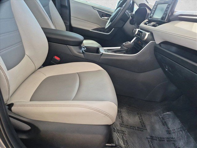 Used 2022 Toyota RAV4 XLE Premium AWD/4WD image 21