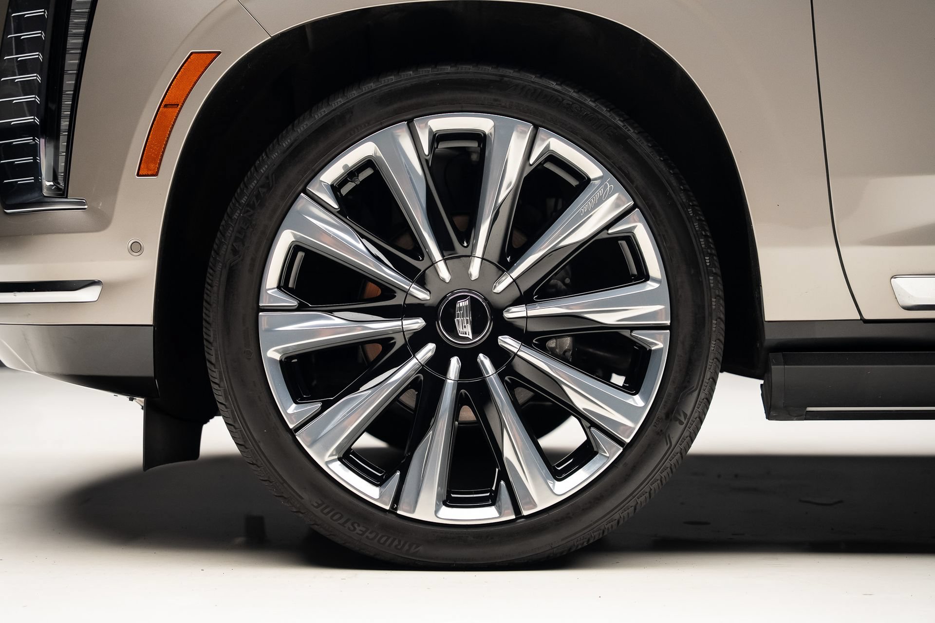 Used 2025 Cadillac Escalade ESV Premium Luxury Platinum AWD/4WD image 19
