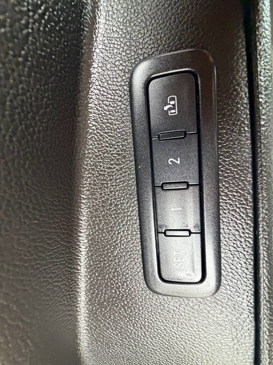Used 2015 Chevrolet Suburban LTZ AWD/4WD image 23