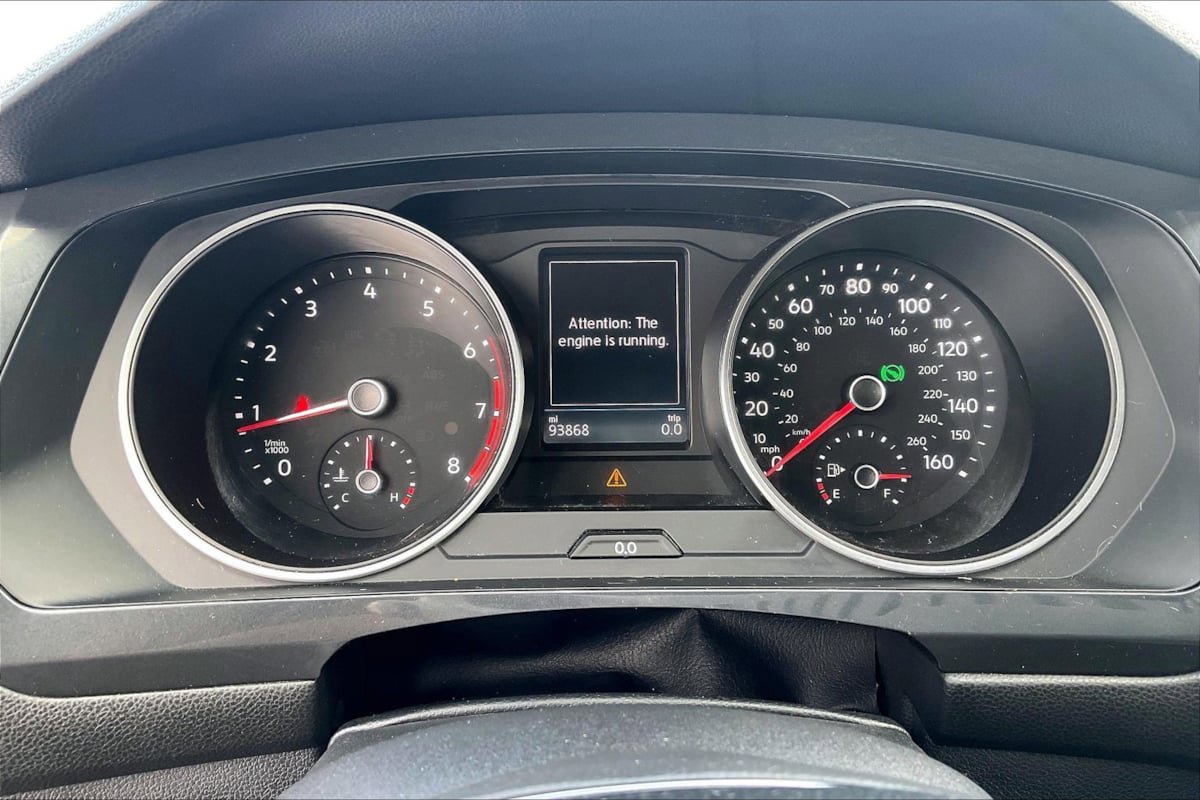 Used 2018 Volkswagen Tiguan SE w/ Panoramic Sunroof Package FWD image 20
