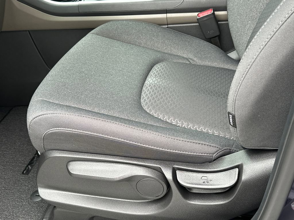 New 2026 Kia Carnival LX FWD image 18