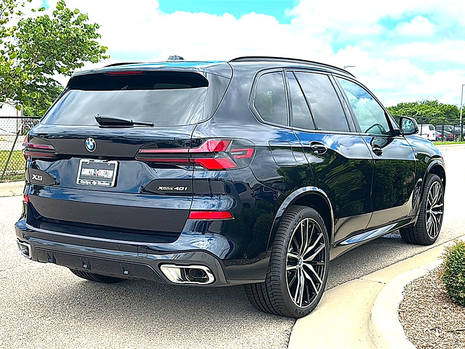 New 2026 BMW X5 xDrive40i w/ M Sport Package AWD/4WD image 8