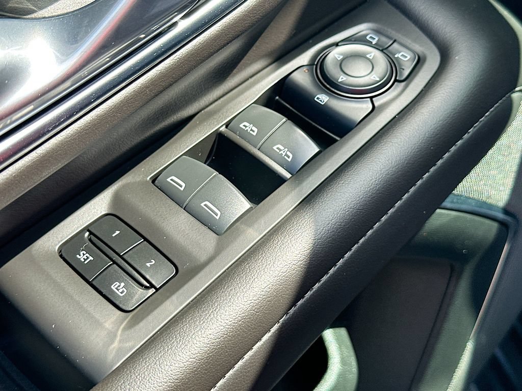Certified 2024 Chevrolet Suburban LT AWD/4WD image 17