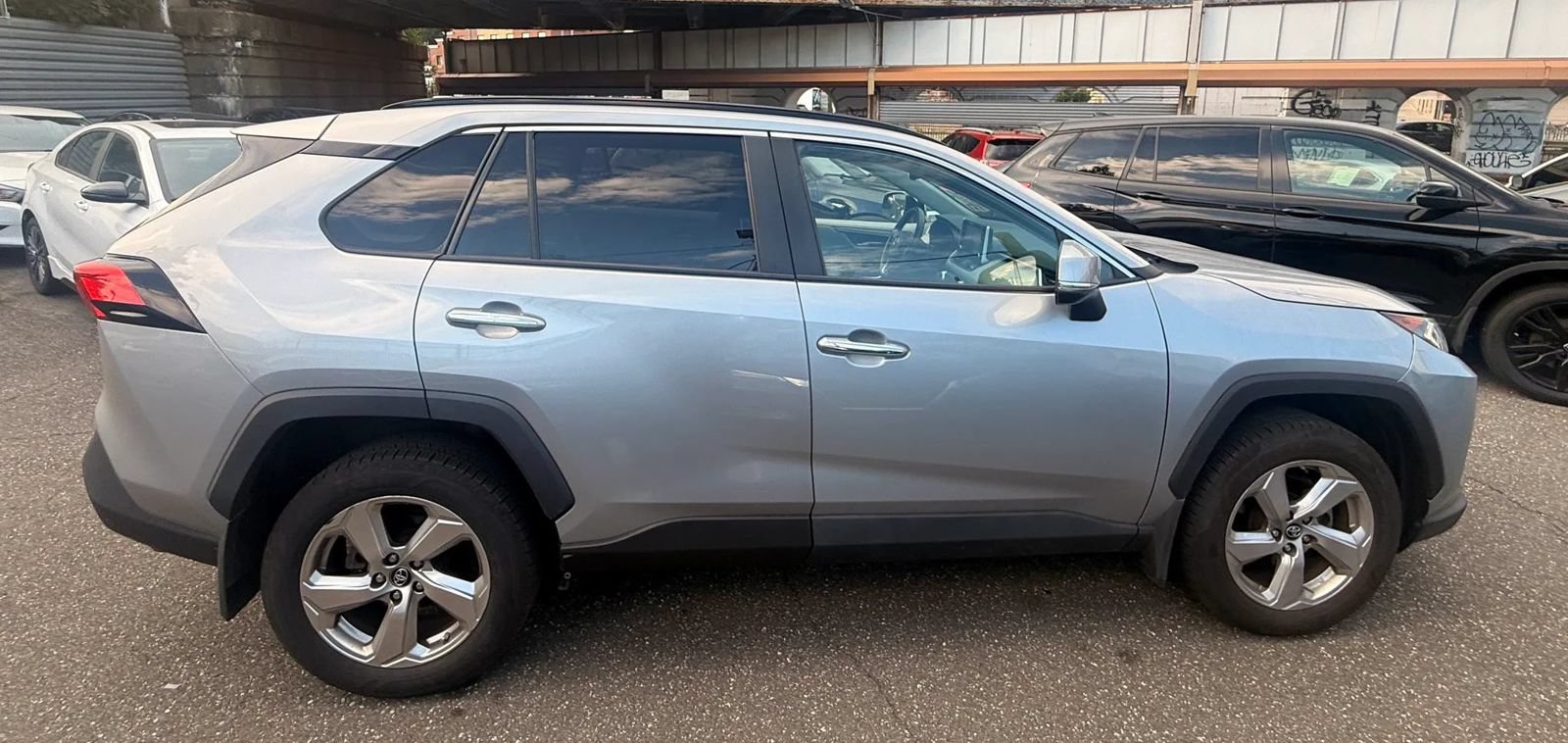 Used 2019 Toyota RAV4 Limited AWD/4WD image 4