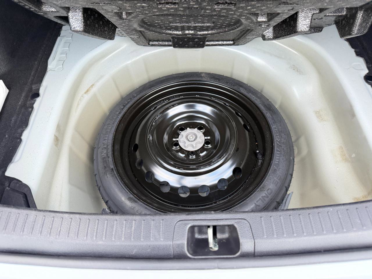 Used 2021 Toyota Corolla LE FWD image 28