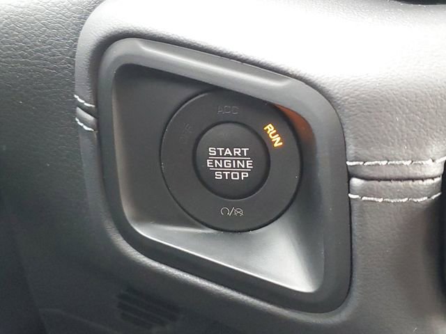 Used 2025 Jeep Wrangler Sahara AWD/4WD image 12