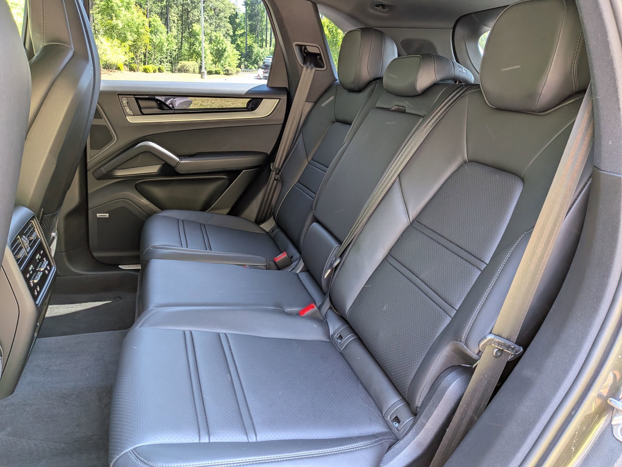 Used 2025 Porsche Cayenne AWD/4WD image 31