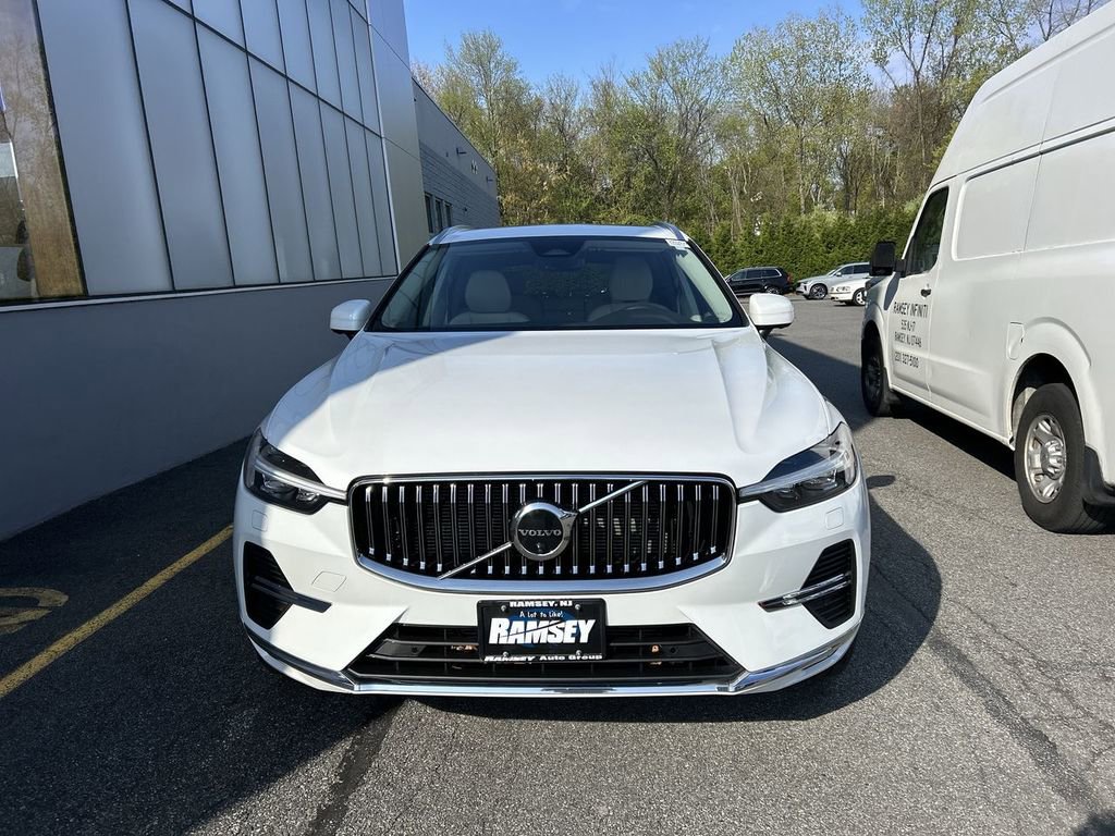 Used 2023 Volvo XC60 B5 Plus w/ Climate Package AWD/4WD image 3