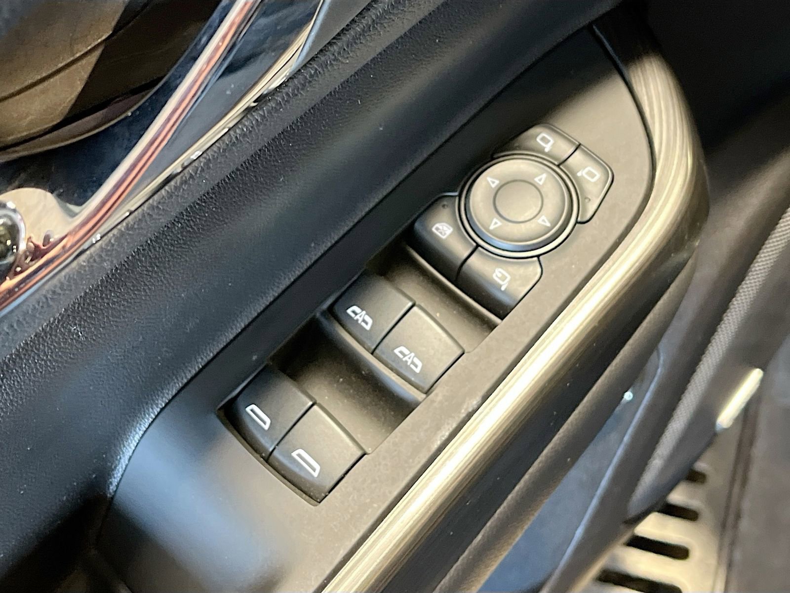 Used 2023 GMC Acadia SLT w/ Preferred Package image 18