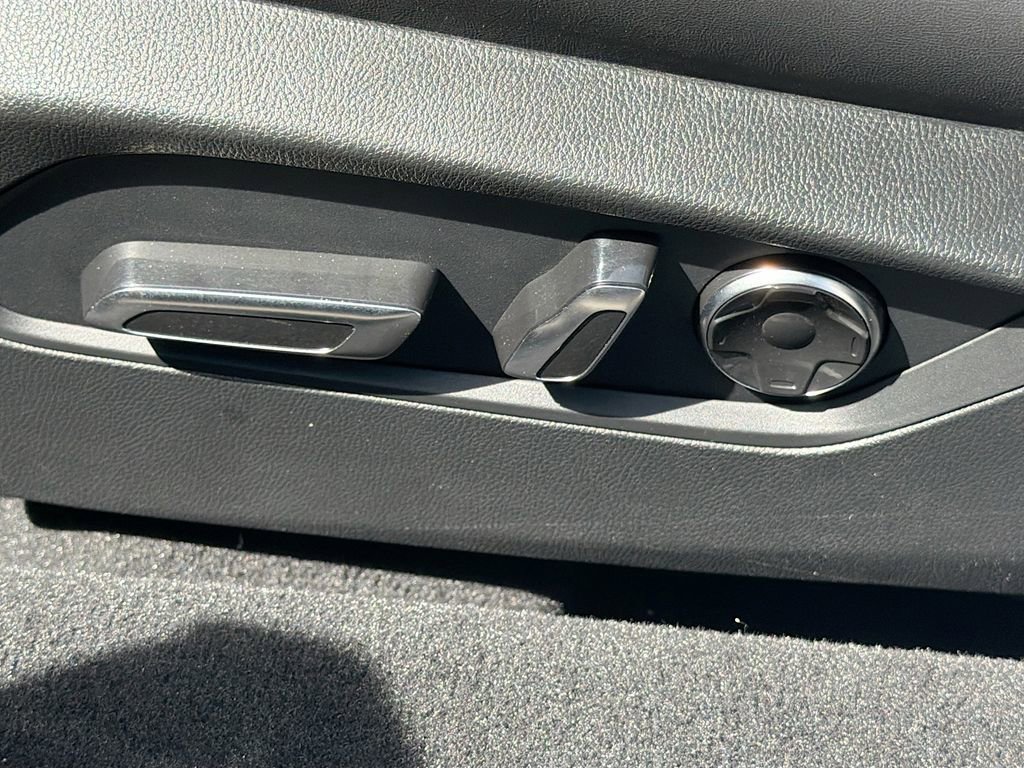 Used 2025 Acura TLX w/ Technology Package image 24