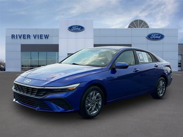 Used 2024 Hyundai Elantra SEL FWD image 3