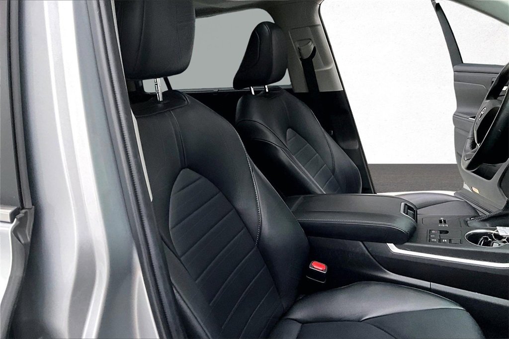 Used 2023 Toyota Highlander XLE image 28