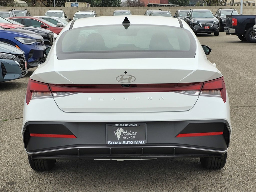New 2025 Hyundai Elantra SE w/ Cargo Package image 5