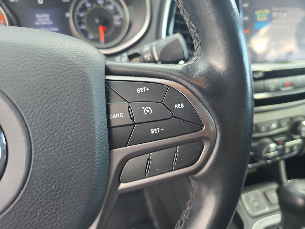 Used 2019 Jeep Cherokee Limited image 25