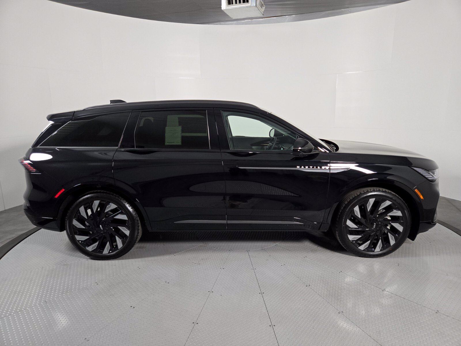 New 2026 Lincoln Nautilus Reserve AWD/4WD image 3