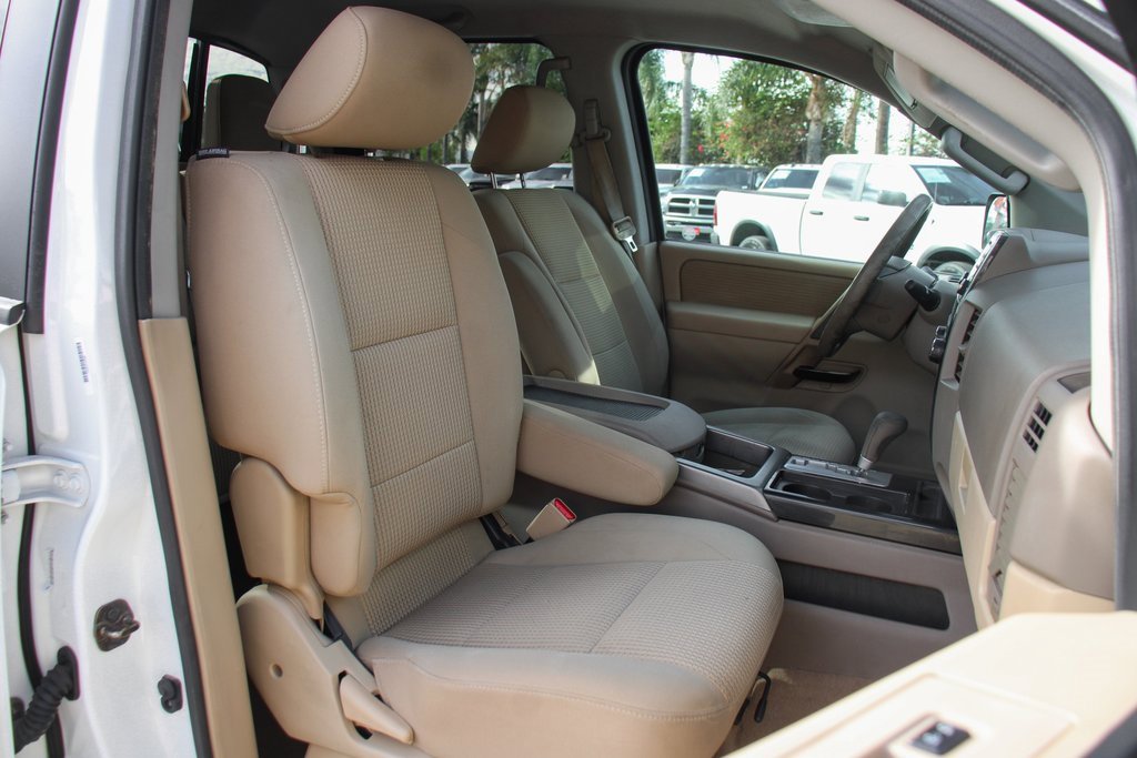 Used 2013 Nissan Titan SV w/ SV Value Truck Pkg image 34