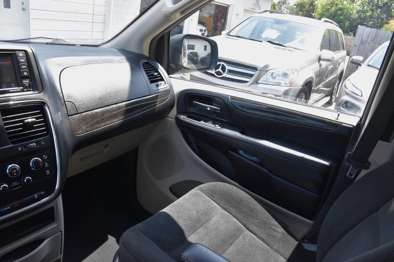 Used 2019 Dodge Grand Caravan SE image 22