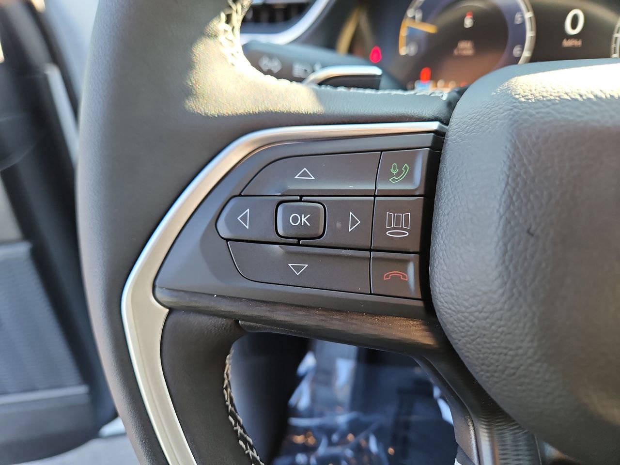 New 2025 Jeep Grand Cherokee L Altitude image 30