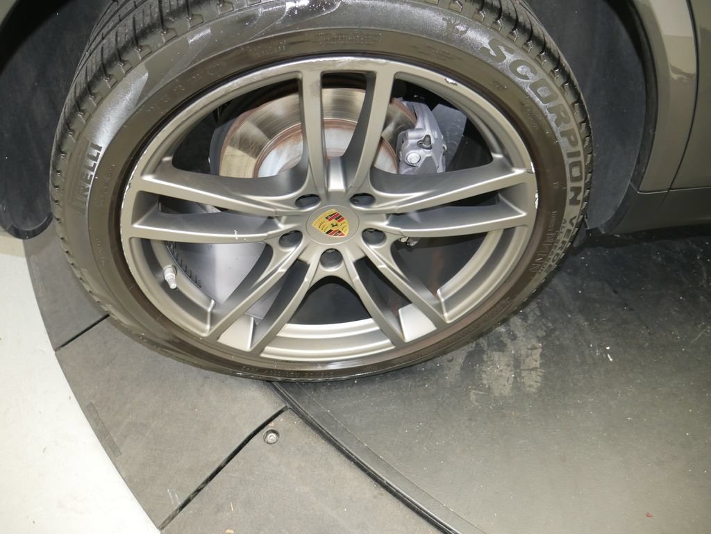 Certified 2021 Porsche Cayenne Coupe AWD/4WD image 16