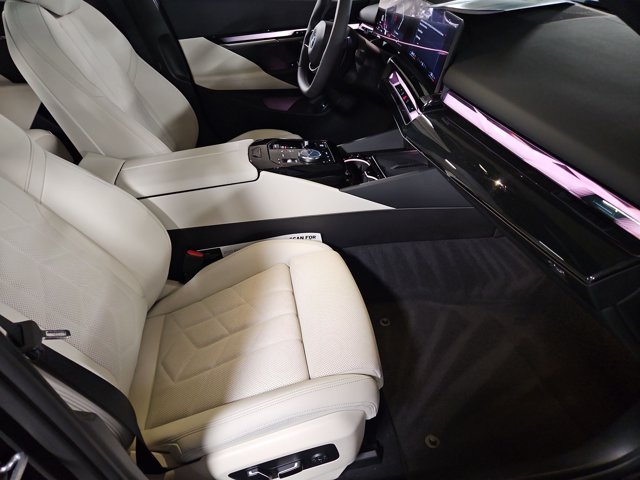 Certified 2024 BMW 540i xDrive w/ Premium Package AWD/4WD image 21