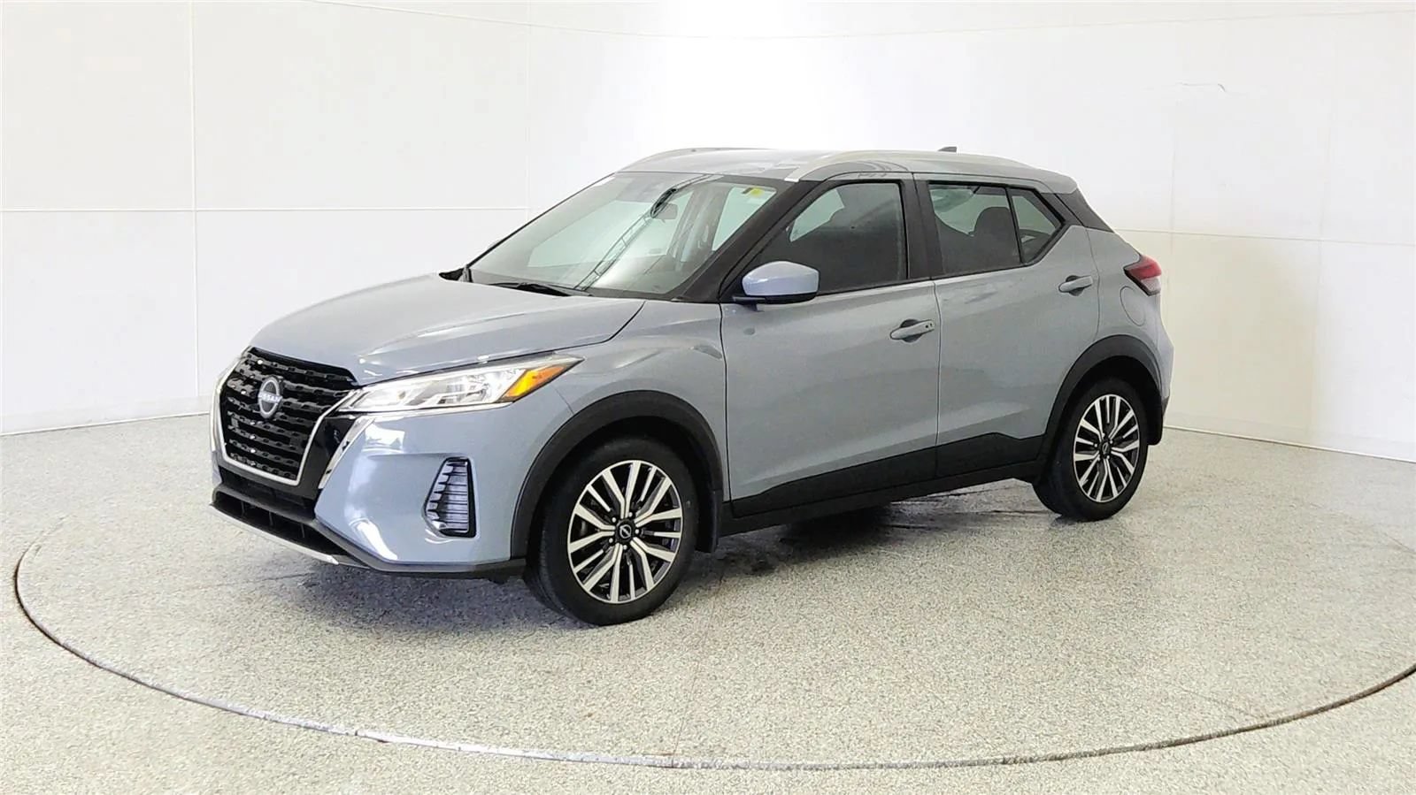 Used 2024 Nissan Kicks SV FWD image 3