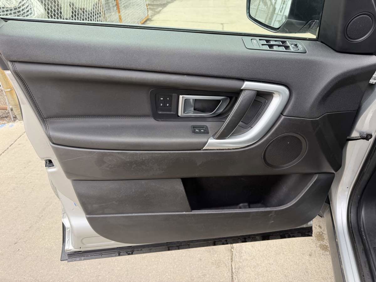 Used 2018 Land Rover Discovery Sport HSE AWD/4WD image 10