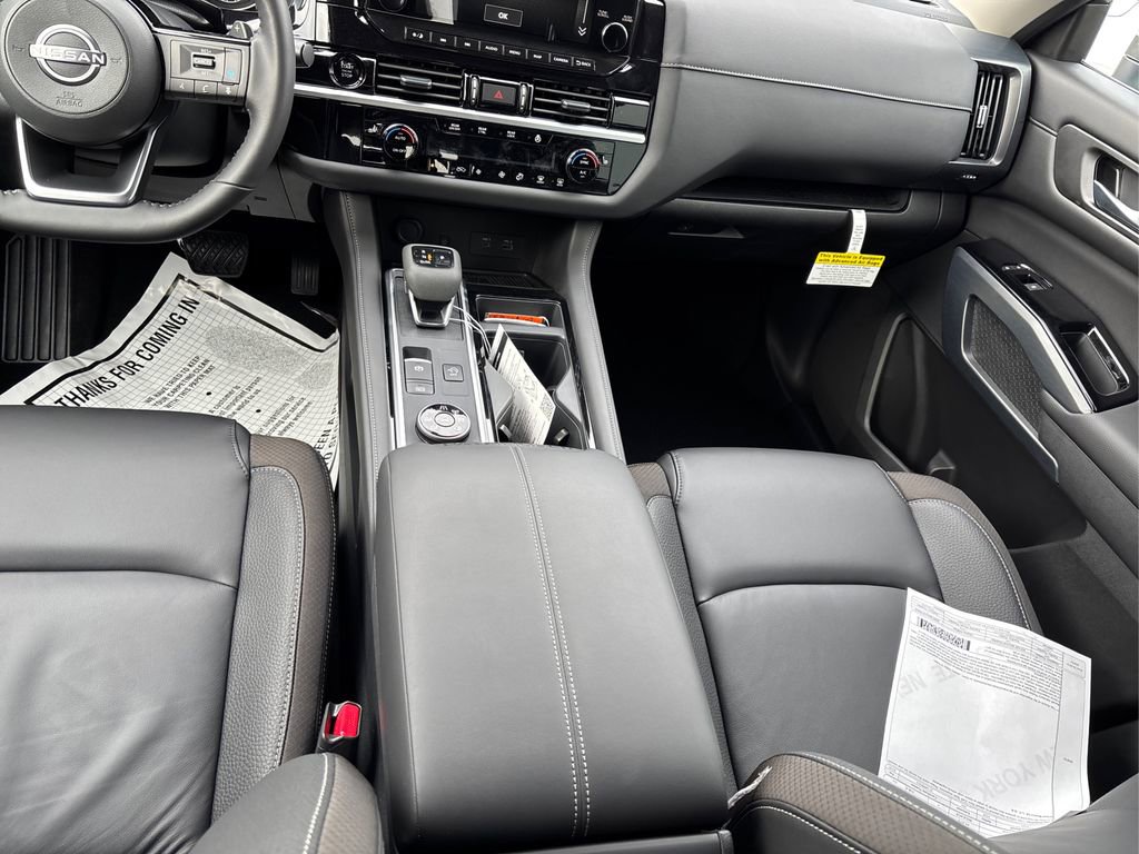 New 2025 Nissan Pathfinder SL image 15